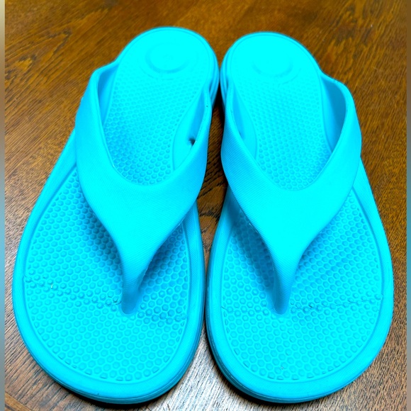 Turquoise TOTES women’s Ara Everwear w/pebblebase sole FlipFlop. Sz 7. V G cond. - Picture 1 of 2